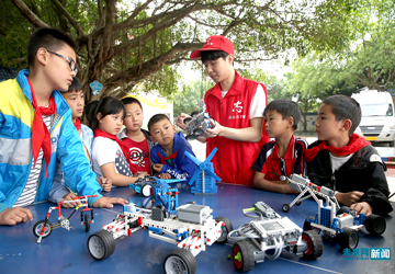 四川眉山：科普大篷车让乡村娃体验科技魅力