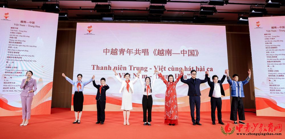 ↑ 4月14日,中越青少年参加在北京中央团校举行的“传承红色基因”中越青年演讲会。